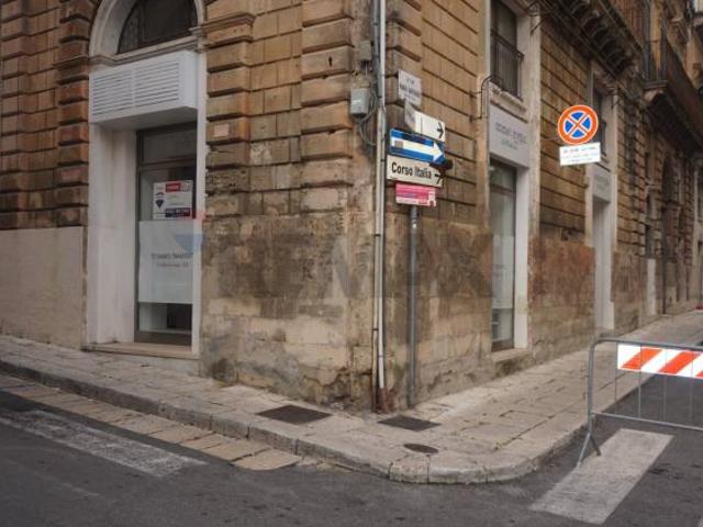 Locale Commerciale in affitto a Ragusa, Sicilia
