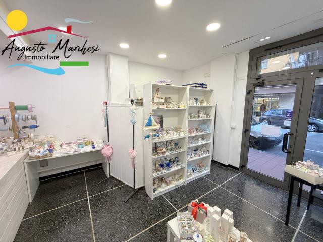 Locale Commerciale in affitto a Mulinetti, Recco