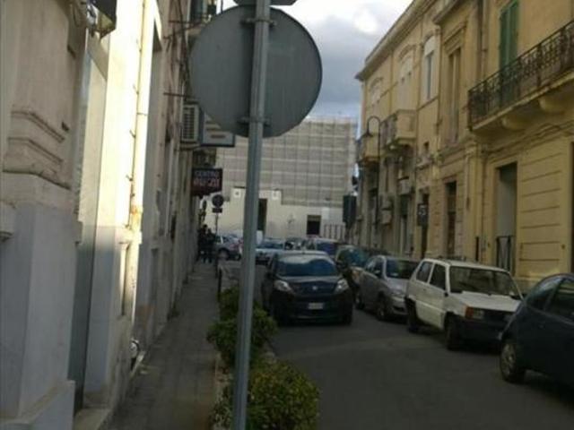 Locale Commerciale in affitto a Calabria, Reggio Calabria