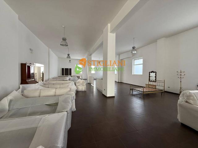 Locale Commerciale in affitto a Campobasso, Molise