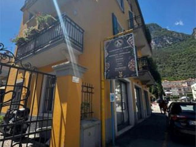 Locale Commerciale in affitto a Comunità Alto Garda e Ledro, Riva