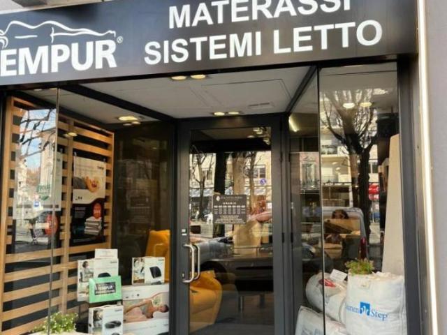 Locale Commerciale in affitto a Piemonte, Torino
