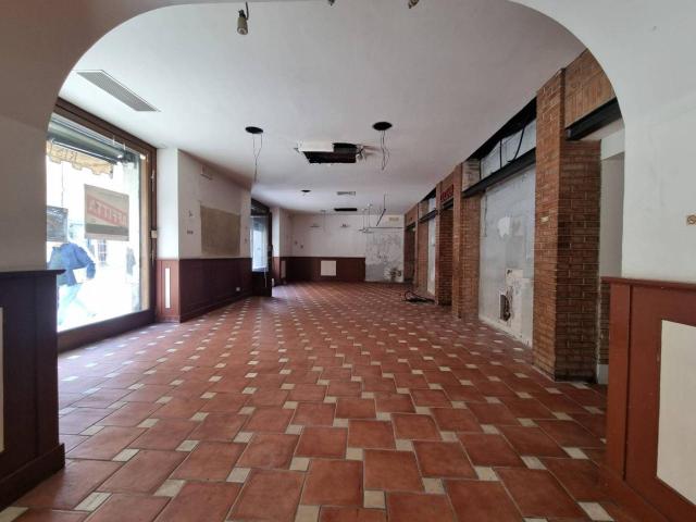 Locale Commerciale in affitto a Municipio Roma I, Roma Capitale