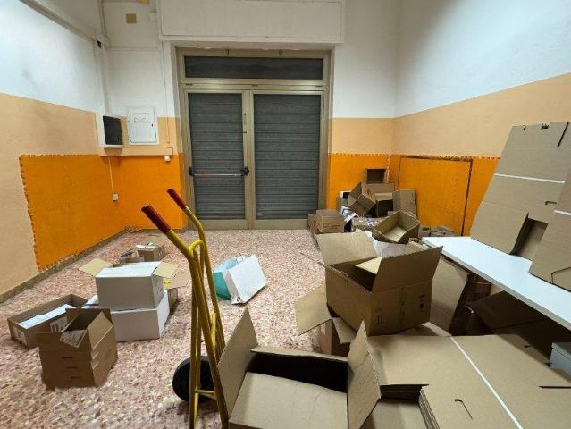 Locale Commerciale in affitto a Rosignano Marittimo, Livorno