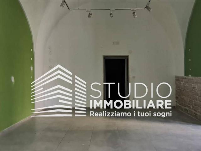 Locale Commerciale in affitto a Puglia, Bari