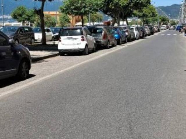 Locale Commerciale in affitto a Salerno, Mercatello