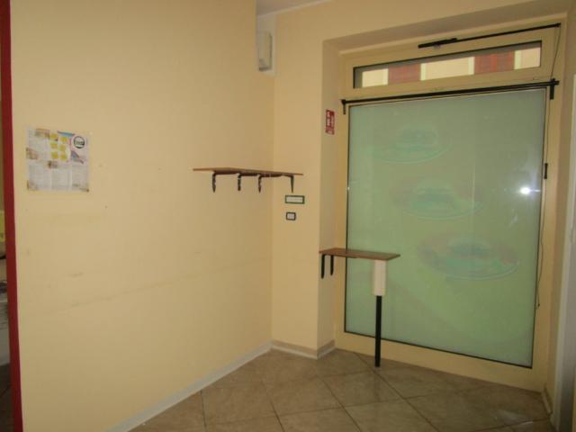 Locale Commerciale in affitto a San Filippo Neri, Marche