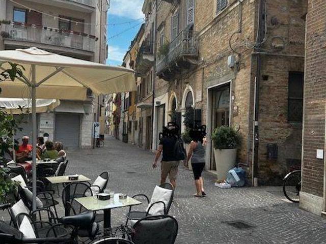 Locale Commerciale in affitto a Marche, Ascoli Piceno