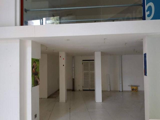 Locale Commerciale in affitto a Sant'Antonio, Marche