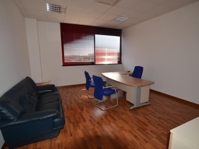 Locale Commerciale in affitto a Porto d'Ascoli centro, Marche