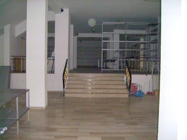 Locale Commerciale in affitto a Paese Alto, Marche