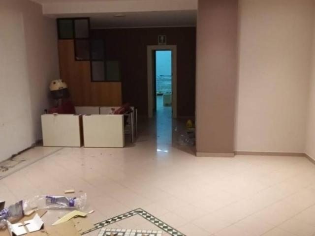 Locale Commerciale in affitto a Puglia, Taranto