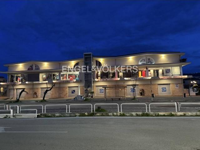 Locale Commerciale in affitto a Sambuceto, San Giovanni Teatino