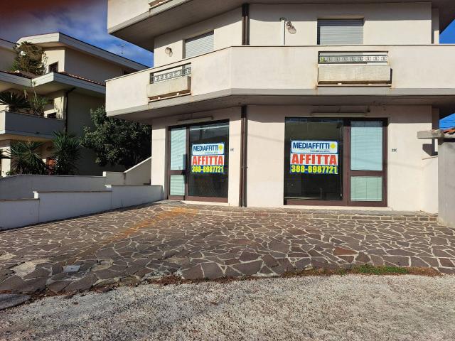 Locale Commerciale in affitto a San Giovanni Teatino, Abruzzo