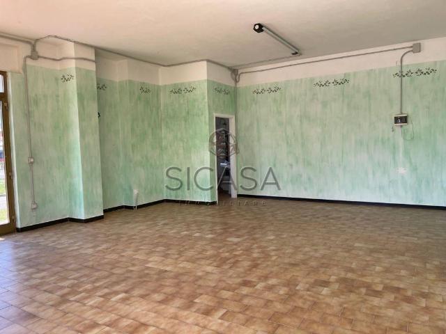 Locale Commerciale in affitto a Petricce, San Giustino