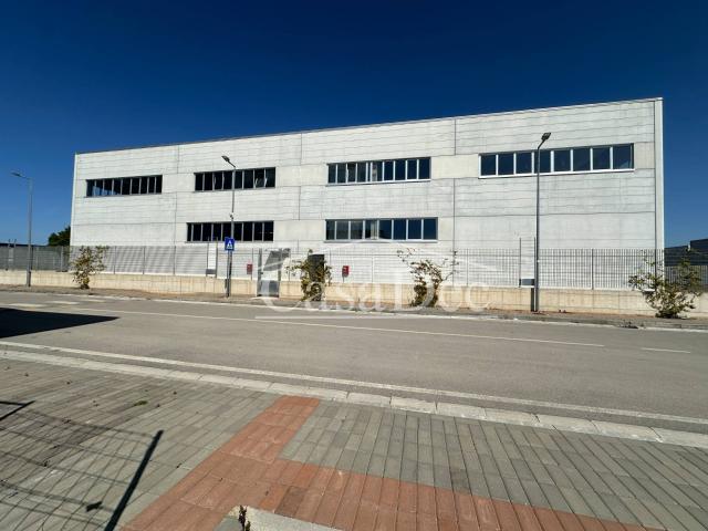 Locale Commerciale in affitto a San Marcellino, Campania