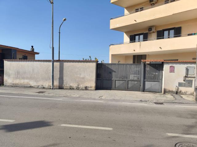 Locale Commerciale in affitto a Sant'anastasia, Campania