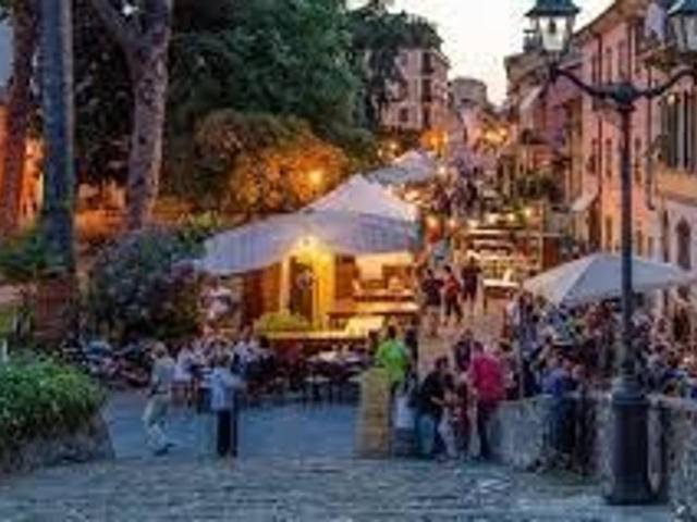 Locale Commerciale in affitto a Sarzana, Liguria