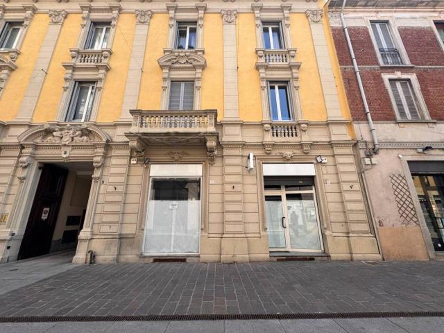 Locale Commerciale in affitto a San Rocco, Seregno