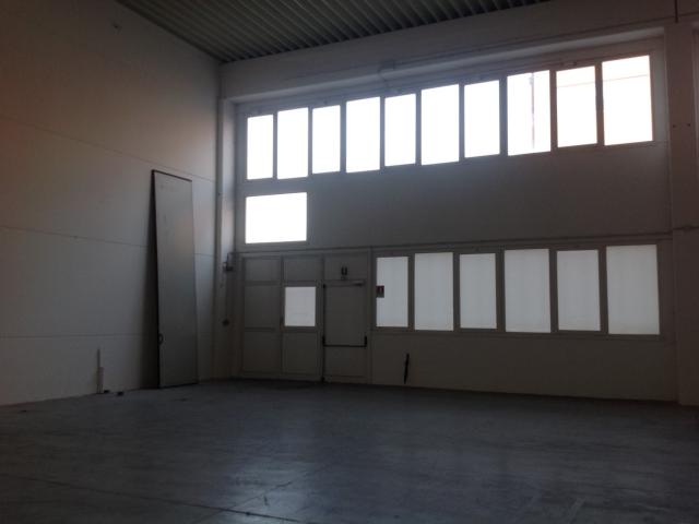 Locale Commerciale in affitto a Lanzago, Silea