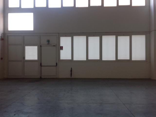 Locale Commerciale in affitto a Lanzago, Silea