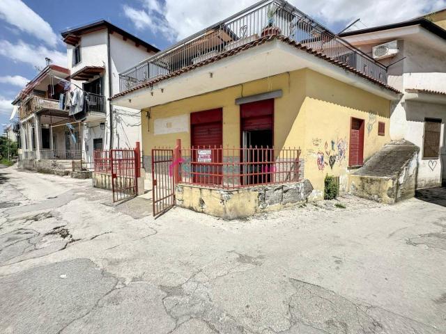 Locale Commerciale in affitto a Rione Trieste, Somma Vesuviana