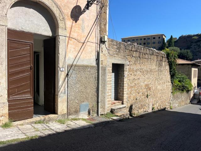 Locale Commerciale in affitto a Unione di Comuni Montani Colline del Fiora, Sorano