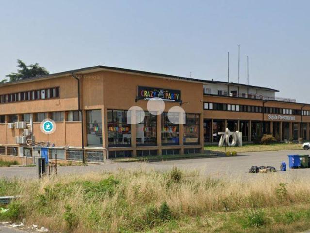 Locale Commerciale in affitto a Spino D'adda, Lombardia
