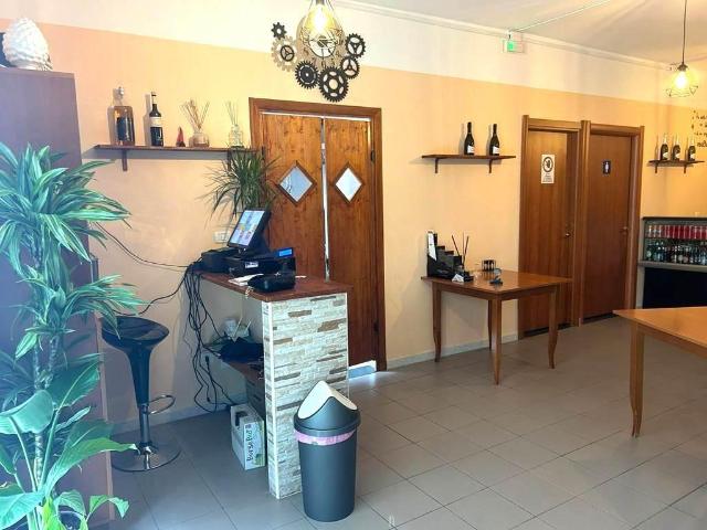 Locale Commerciale in affitto a Calabria, Catanzaro