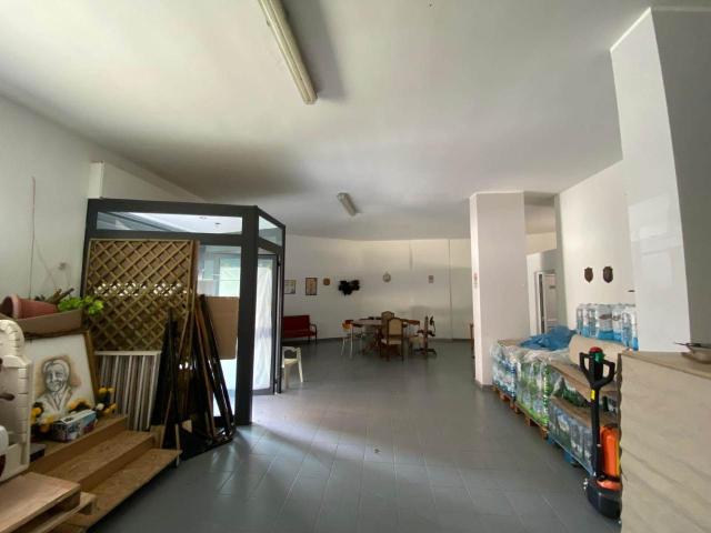 Locale Commerciale in affitto a Lama, Puglia