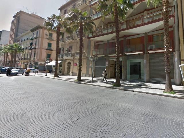 Locale Commerciale in affitto a Puglia, Taranto