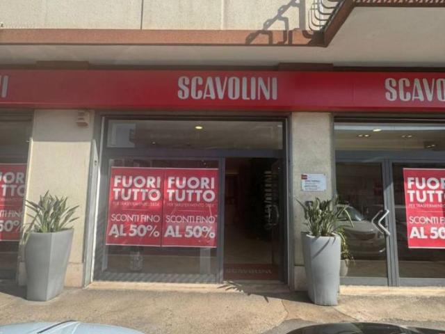 Locale Commerciale in affitto a Puglia, Taranto