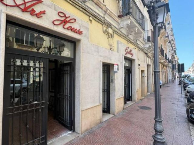 Locale Commerciale in affitto a Puglia, Taranto
