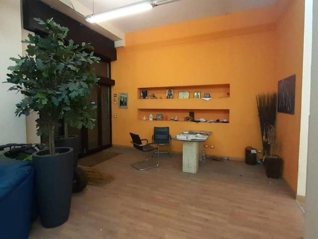 Locale Commerciale in affitto a Puglia, Taranto
