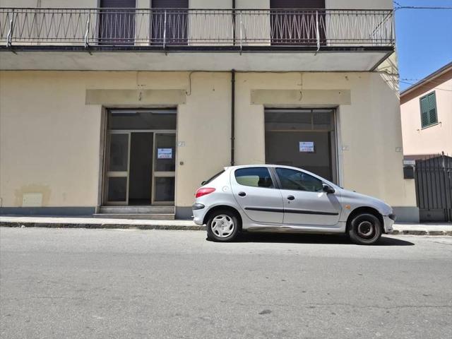 Locale Commerciale in affitto a Calabria, Reggio Calabria
