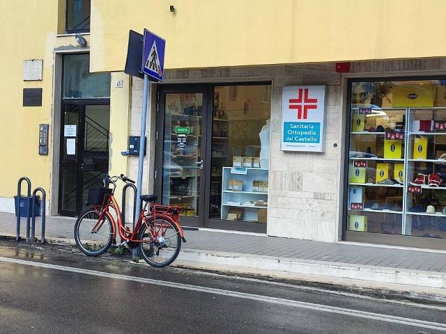 Locale Commerciale in affitto a Scapriano, Teramo