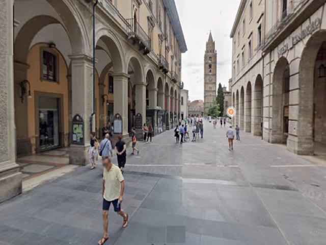 Locale Commerciale in affitto a Scapriano, Teramo