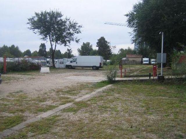 Locale Commerciale in affitto a Circoscrizione 2, Piemonte