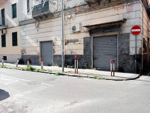 Locale Commerciale in affitto a Rione Murattiano, Torre Annunziata