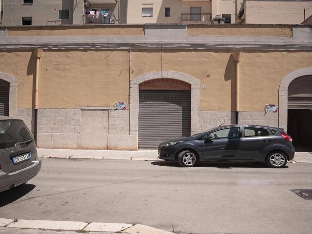 Locale Commerciale in affitto a Puglia, Barletta-andria-trani