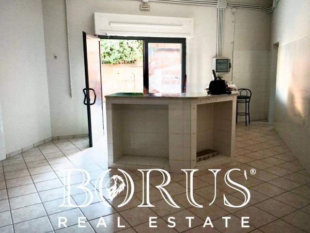 Locale Commerciale in affitto a Trentola, Campania