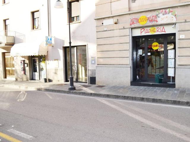 Locale Commerciale in affitto a Colle, Trescore Balneario