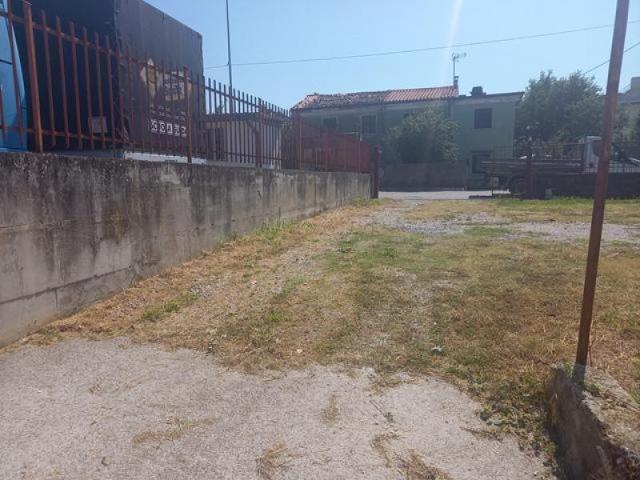 Locale Commerciale in affitto a Servola-Chiarbola-Valmaura-Borgo San Sergio, Villa Opicina