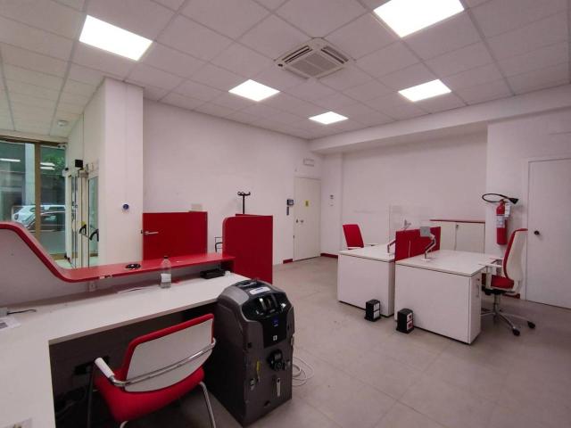 Locale Commerciale in affitto a Borgo Aquileia, Reana Del Roiale