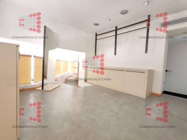 Locale Commerciale in affitto a Mestre-Carpenedo, Venezia