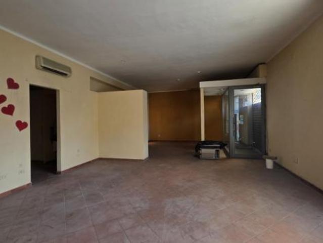 Locale Commerciale in affitto a Vezzano Ligure, Liguria