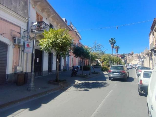 Locale Commerciale in affitto a Viagrande, Sicilia