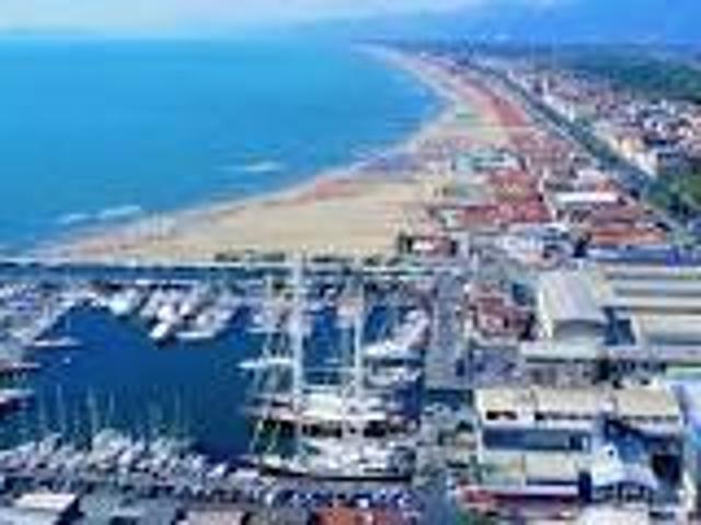 Locale Commerciale in affitto a Viareggio, Toscana