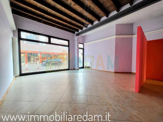 Locale Commerciale in affitto a Vicenza, Veneto
