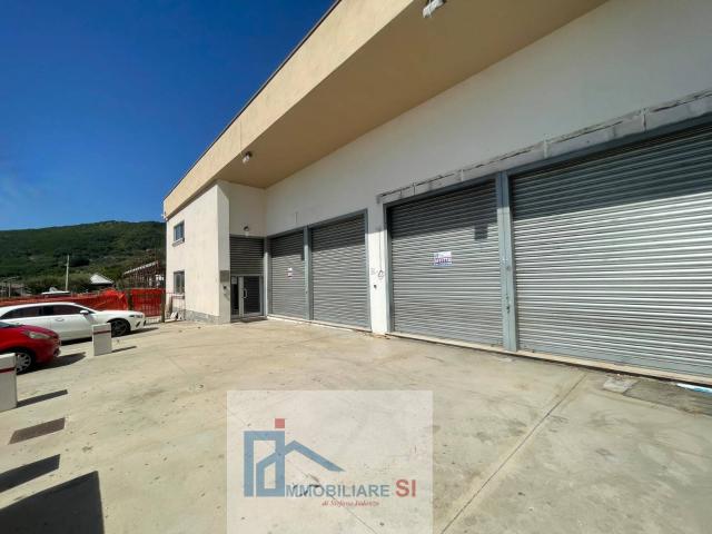 Locale Commerciale in affitto a Vitulano, Campania